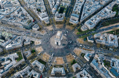 Vendre en viager vs vendre classiquement : le comparatif qui fait réfléchir les propriétaires de plus de 70 ans