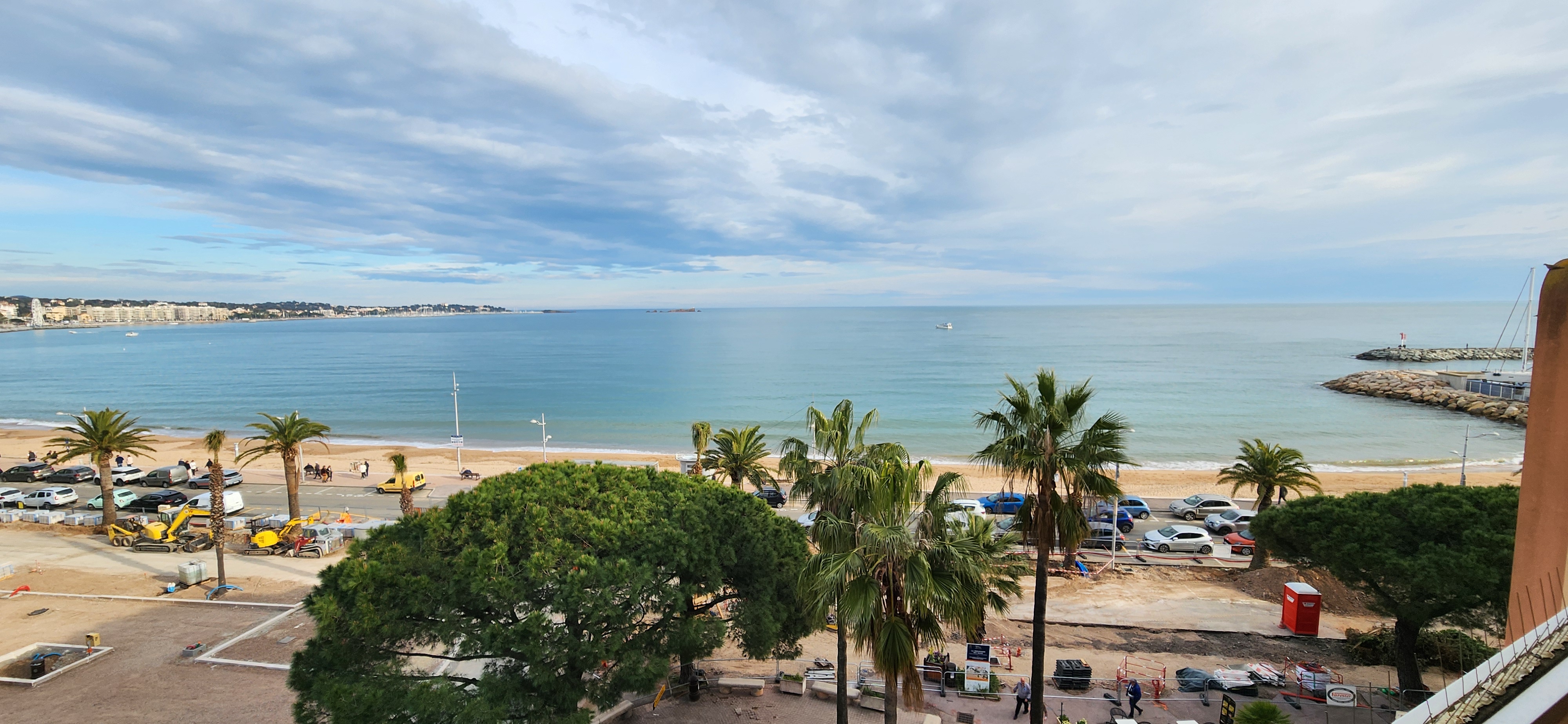 STUDIO PORT FREJUS DAME 83 ANS