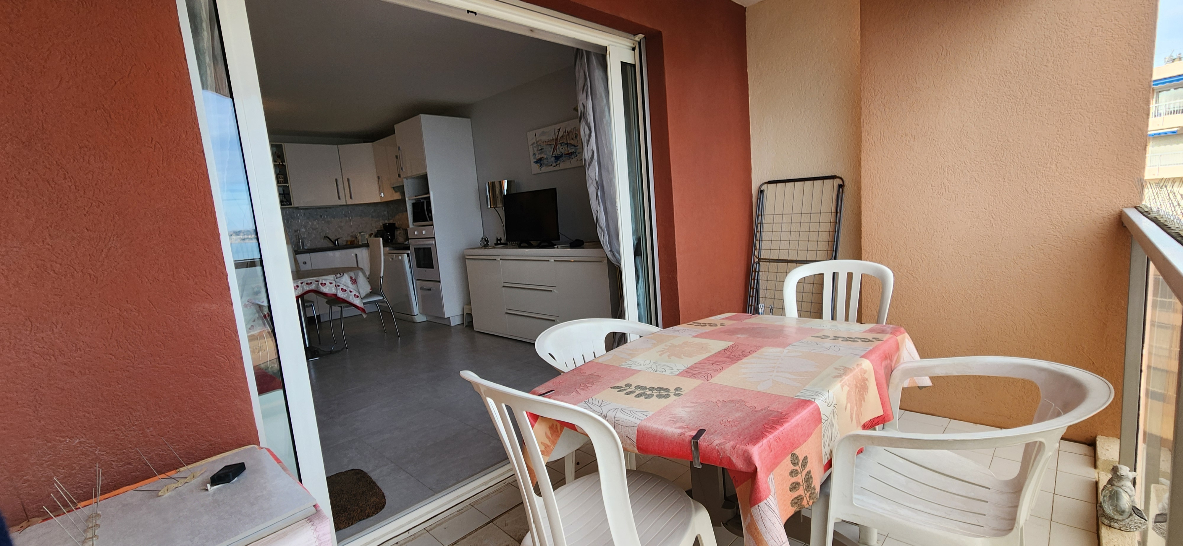 STUDIO PORT FREJUS DAME 83 ANS - Photo 2