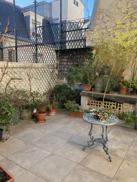 rue du Dragon 75006 2p + terrasse occupé 89 ans