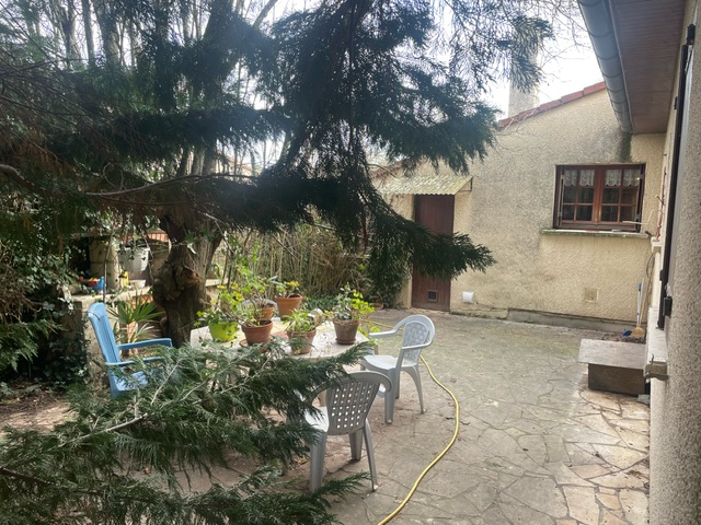 Toulouse Canal du Midi occupé homme 90 ans